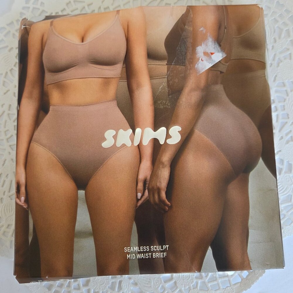 Skims seamless sculpt mid waist brief  Mica size L NIB